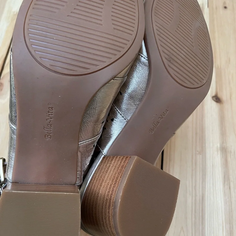 Chose any 5 for$30 participate item Bella-vita shoes size 10 M - Picture 3 of 4